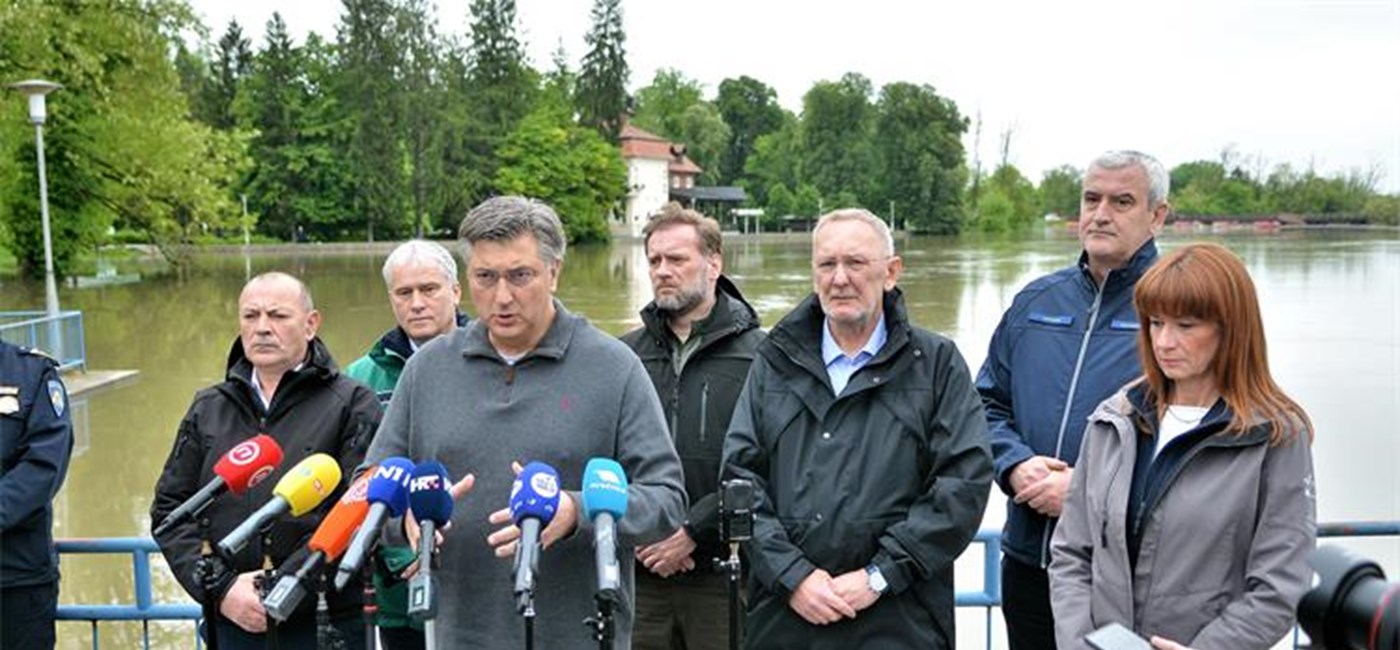Premijer u Karlovcu: Suočavamo se s rekordnim vodenim valovima, situacija je pod kontrolom 